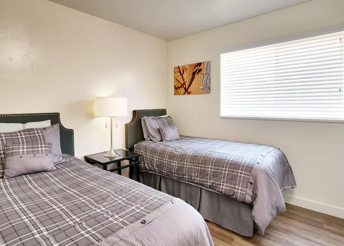 2A Relaxing Redcliff Condo